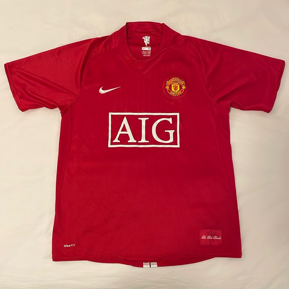 Nike Manchester’s United 07/08 Home Kit in medium.